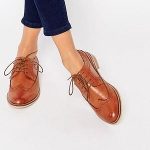 Tan Brogues